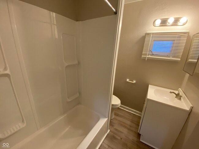 Building Photo - 326 N Elder Ave