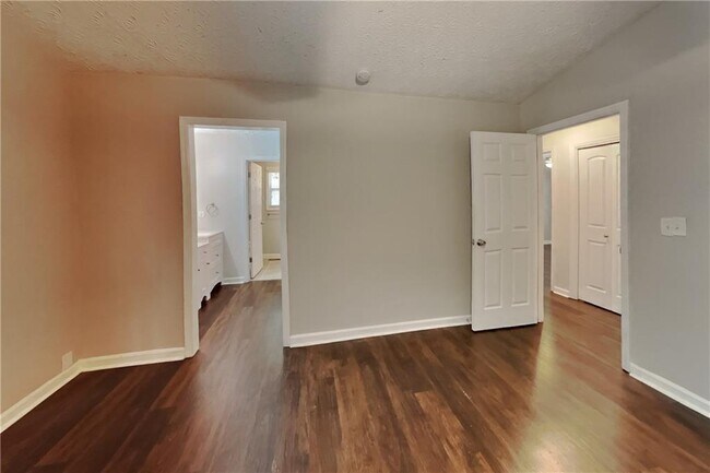 Building Photo - 2242 Josephine Ct