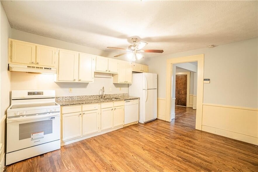 Building Photo - 1865 Oak Grove Rd NE