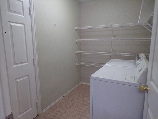 Building Photo - 2612 Sierra Dr