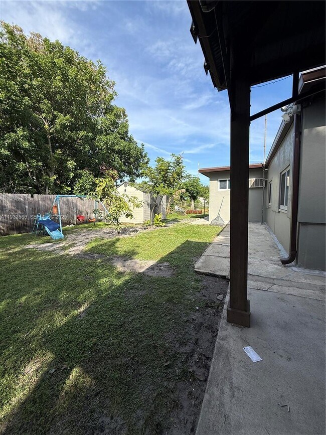 Building Photo - 2706 Montego Dr