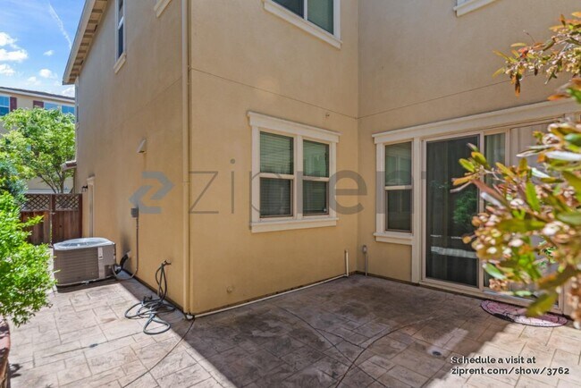 Building Photo - 3138 Paolo Terrace