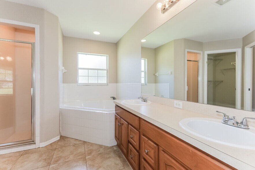 Building Photo - 3051 Sire Trail
