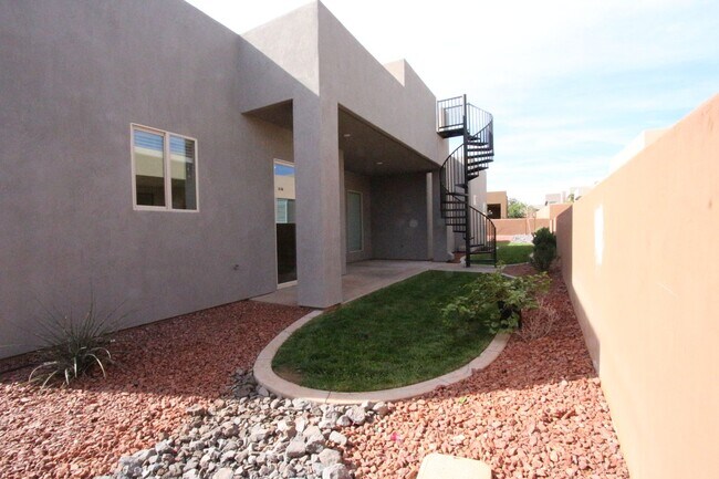 Building Photo - Move in Ready - Sand Hollow and Dunes Retreat