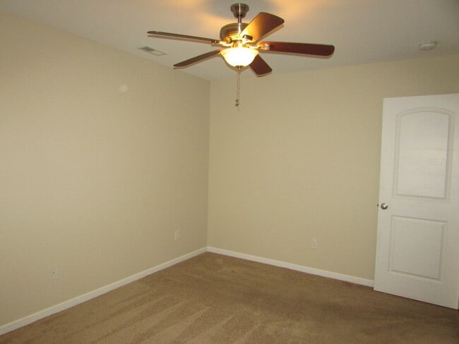 Building Photo - This property is located at The Villages at Mariner's Pointe - 3 Bedrooms  2 Baths  with 2 Car Ga...