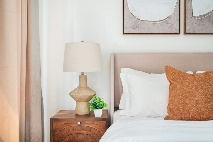 Building Photo - 319 E 14th St