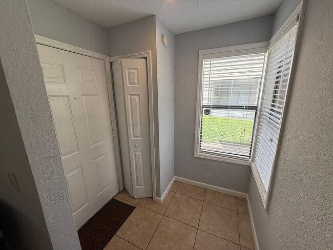 Building Photo - Adorable 1 Bed 1 Bath Winter Park Condo