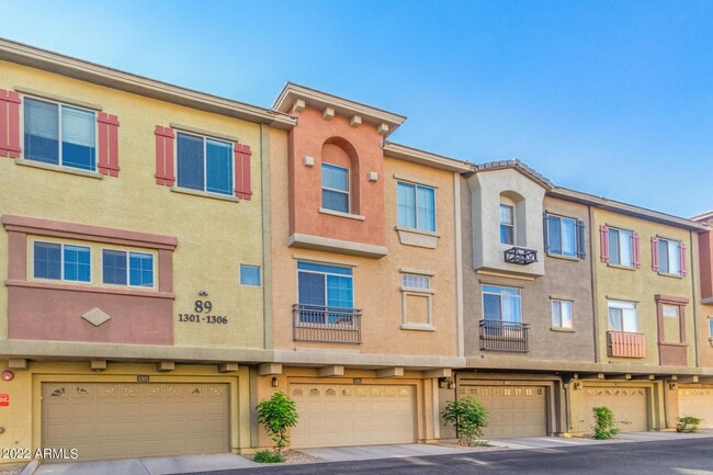 Building Photo - 2150 W Alameda Rd
