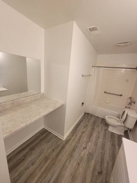 Building Photo - 4905 Belmont Rd