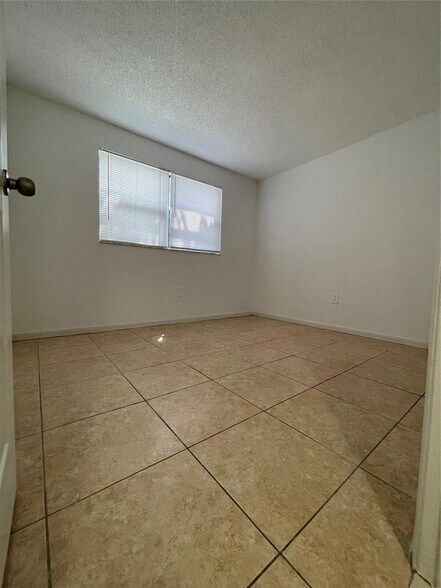 Building Photo - 9885 Nob Hill Ln