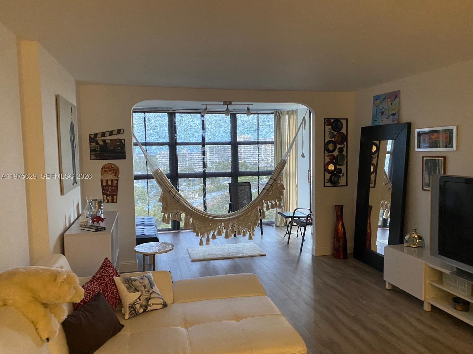 Building Photo - 400 Leslie Dr