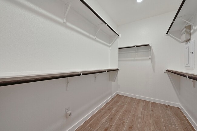 Building Photo - 201 Arches Dr