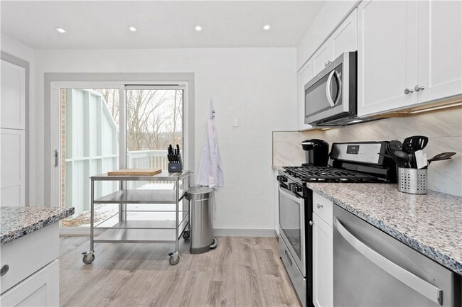 Building Photo - 236 S Grandview Ave