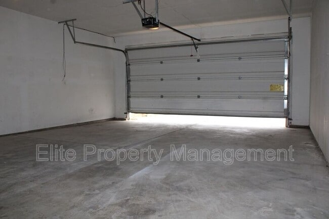 Building Photo - 169 S Stardust Dr