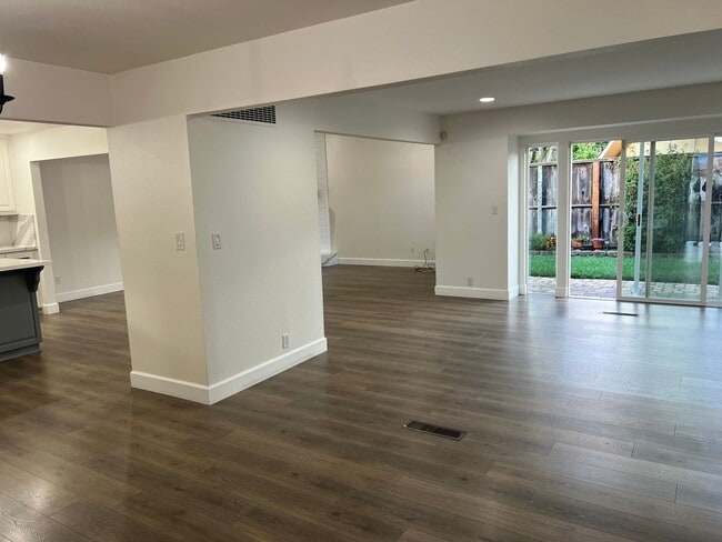 Building Photo - South Salinas Monterey Park Home