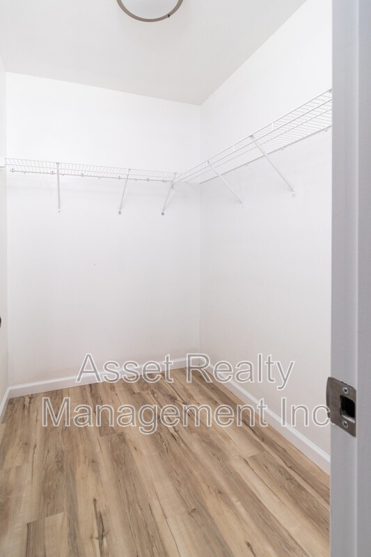 Building Photo - 10432 Fantasy Way