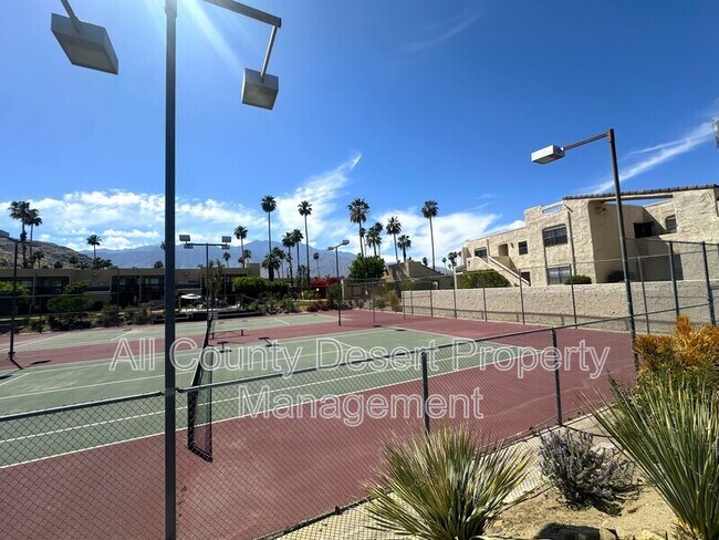 Building Photo - 5300 E Waverly Dr