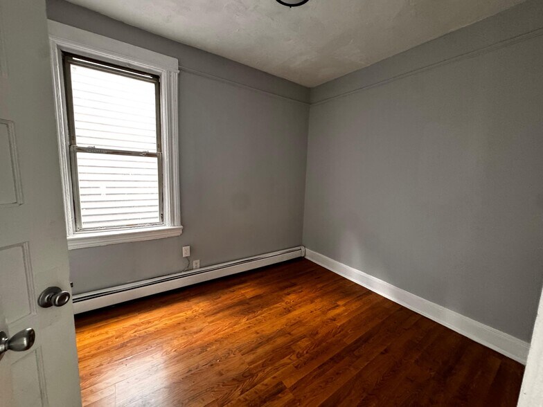 Building Photo - 44 Stegman St