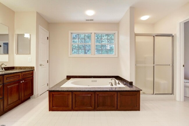 Building Photo - 113 Lighthouse Ln