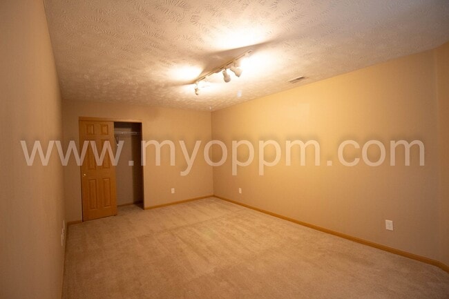 Building Photo - spacious 4-bedroom, 3-bathroom