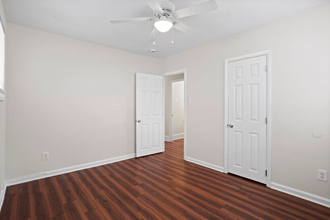 Building Photo - 412 Woodbury Lake Rd