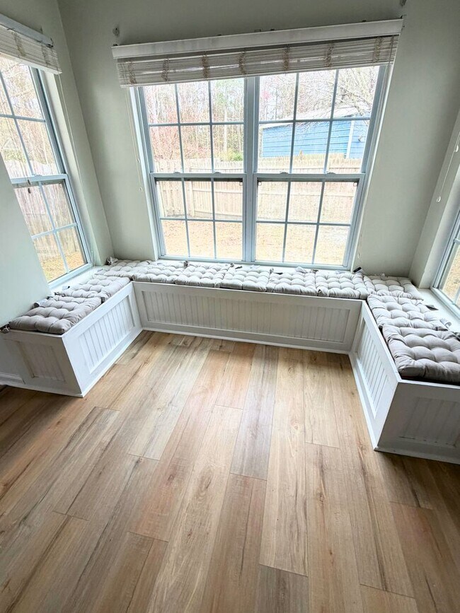 Building Photo - Spacious 5-bedroom, 3-bath home!