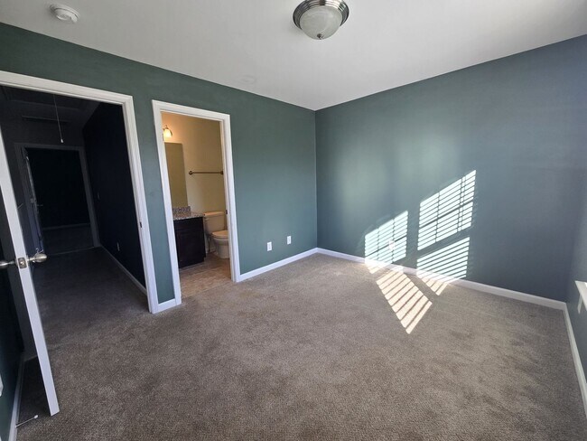 Building Photo - 220 Jenna Lee Cir