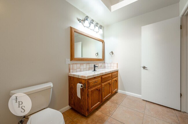 Building Photo - Woodward Park Home, 3BR/2BA, Pool, Spa, Gr...