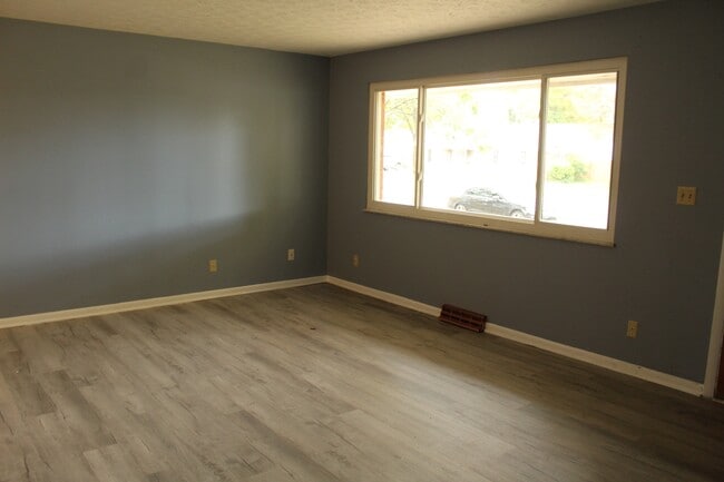 Building Photo - 1703 Shady Lane Rd