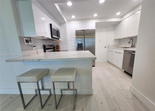 Building Photo - 3505 S Ocean Dr