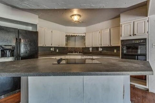 Building Photo - 218 W Independence St