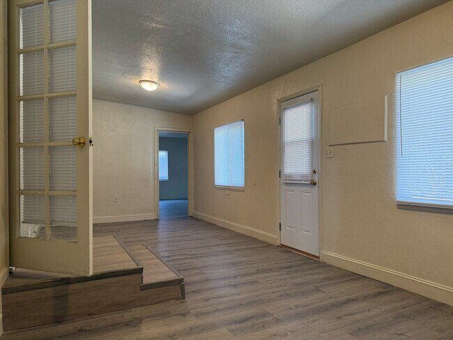 Building Photo - 2451 6th Ave