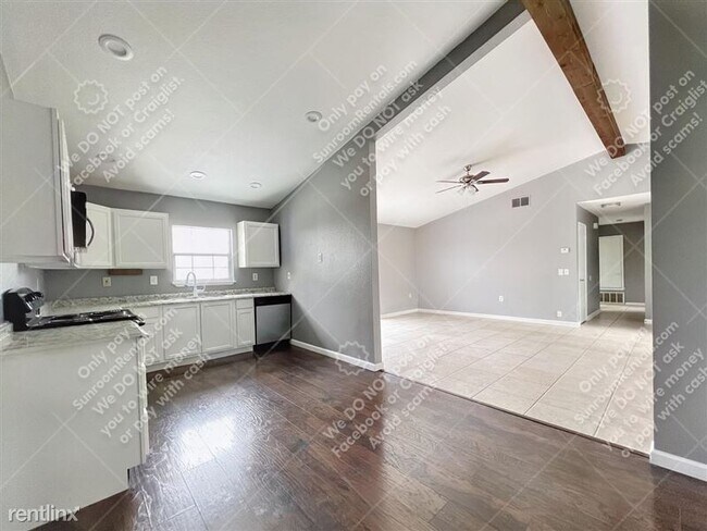 Building Photo - 8411 Collingwood-