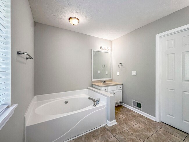 Building Photo - 2752 Fairburn Rd SW