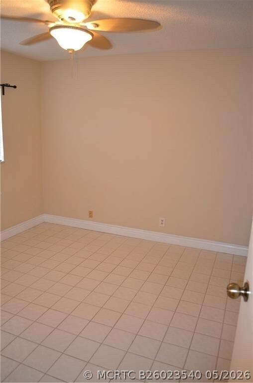 Building Photo - 1005 Country Club Dr