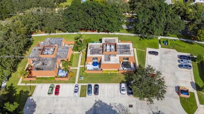 Building Photo - 2551 Camelot Ct