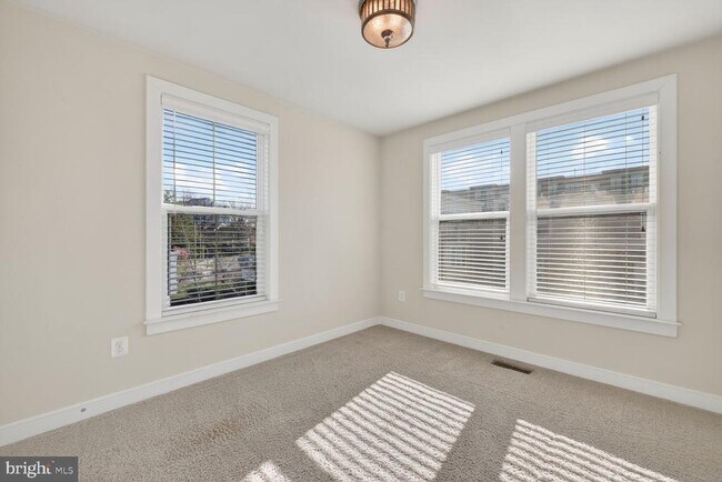 Building Photo - 724 Hendrix Ave