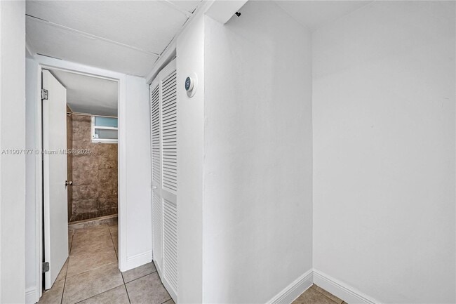 Building Photo - 701 Collins Ave