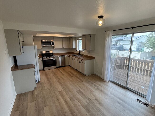 Building Photo - 692 W 1400 S