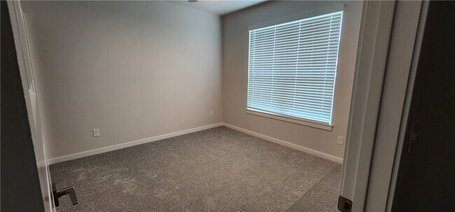 Building Photo - 5301 SW Firethorn Ln