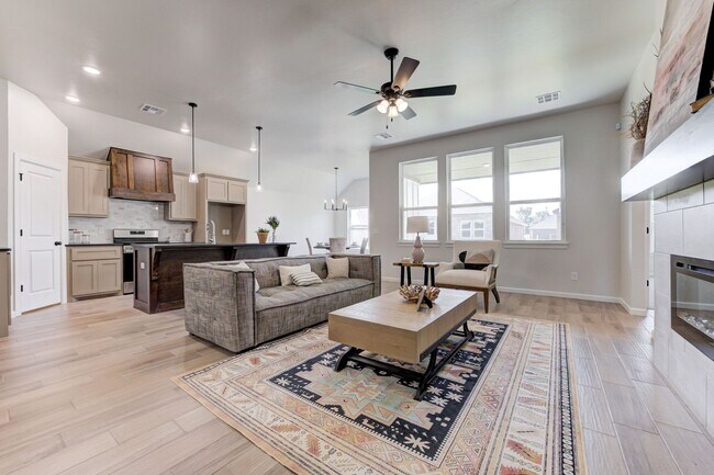 Building Photo - Brand New Home in Mustang!