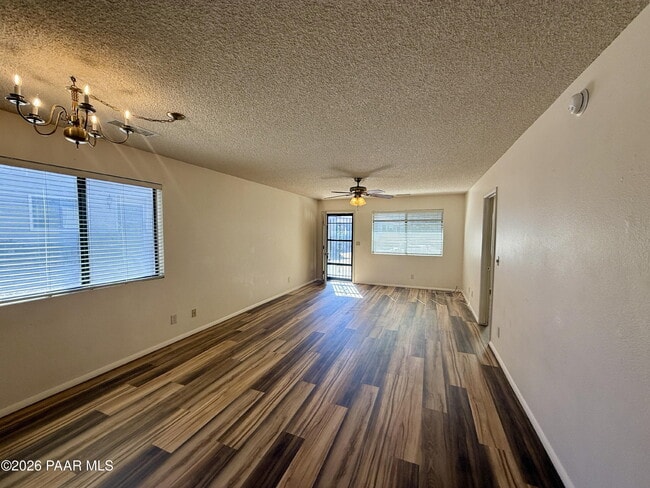 Building Photo - 350 Rim Rock Cir