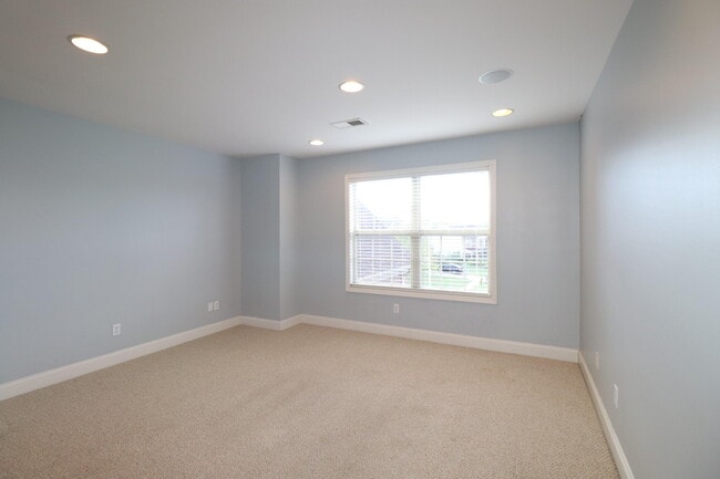Building Photo - 417 Courchelle Dr