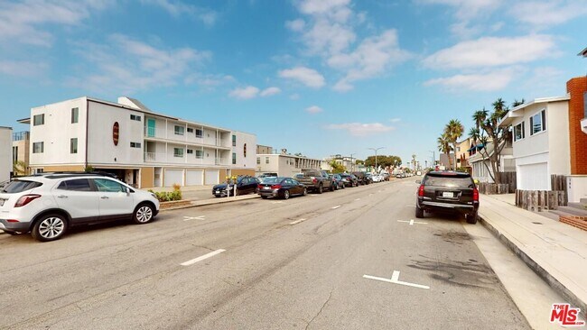 Building Photo - 642 Hermosa Ave
