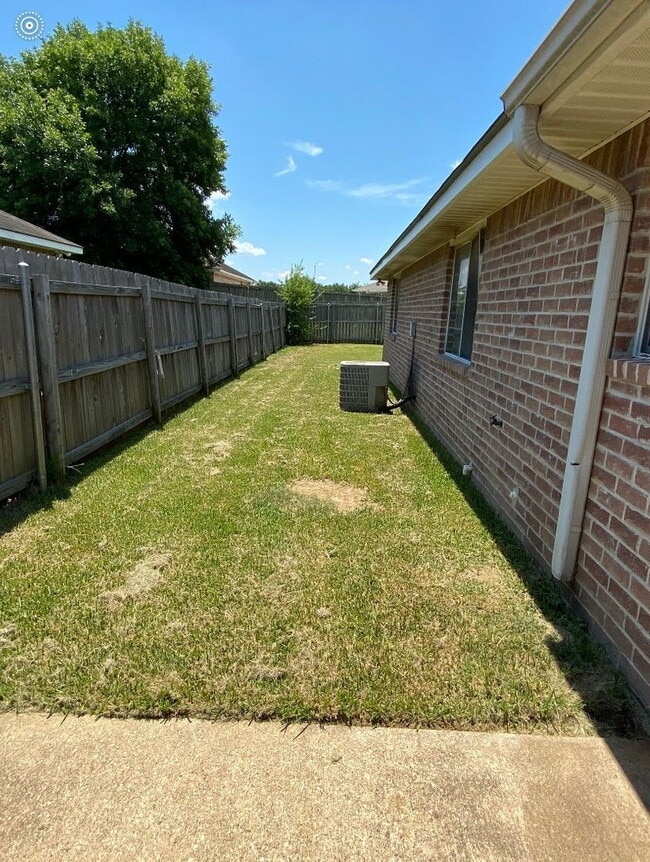 Building Photo - "Spacious 3-Bed, 2-Bath Retreat in College Station – Your Perfect Home Awaits!"