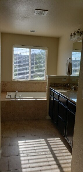 Building Photo - 13575 Horseshoe Cir
