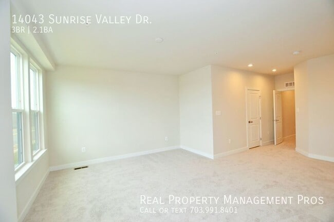 Building Photo - 14043 Sunrise Valley Dr