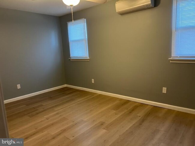 Building Photo - 668 Tara Dr