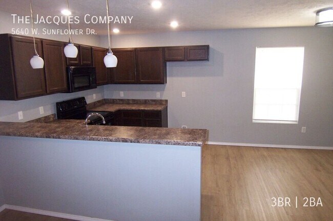 Building Photo - 5640 W Sunflower Dr