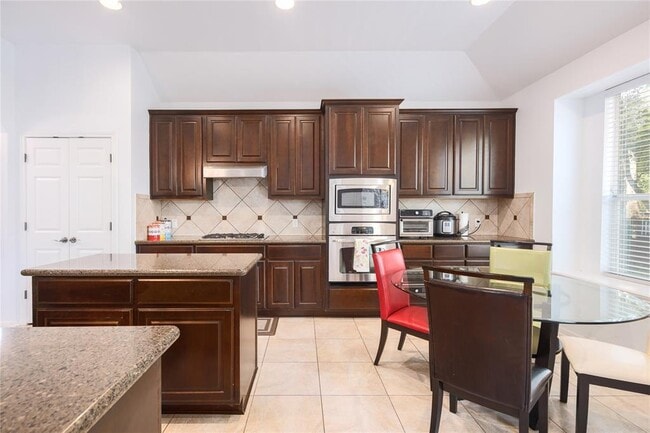 Building Photo - 9700 Spanish Wells Dr